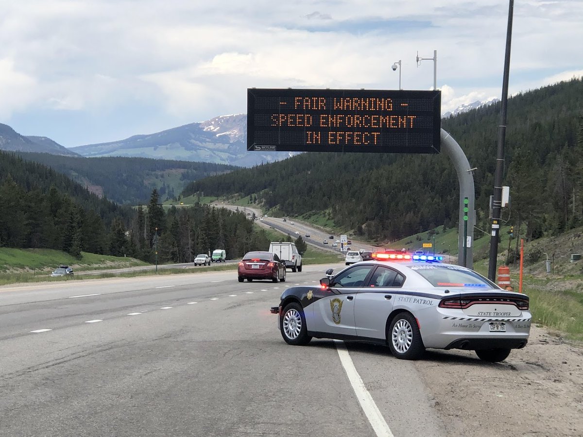 CSP_Eagle's tweet photo. Troopers are stopping RECKLESS drivers through the mountain passes.  We want everyone to get to their destinations safely on this busy travel day.  Please SLOW DOWN and maintain a safe following distance!  If not, you may meet one of our Troopers!
#SlowYourRoll #SpeedKills #OFPY https://t.co/tLR5zadjK4