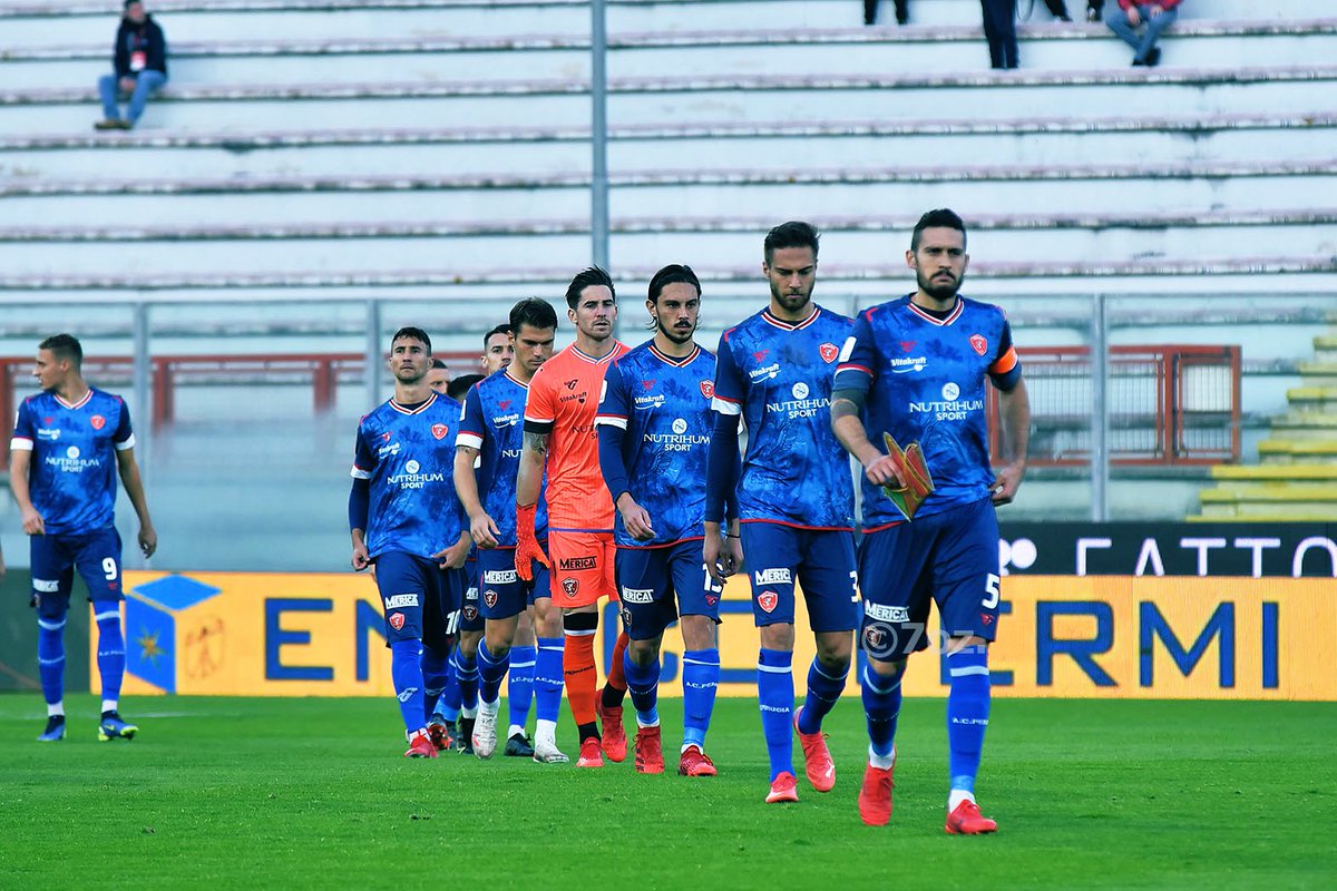 Avanti tutti insieme!! ❤️🤍

🧱 #perugiacalcio
<a href="/ACPerugiaCalcio/">A.C. Perugia</a>