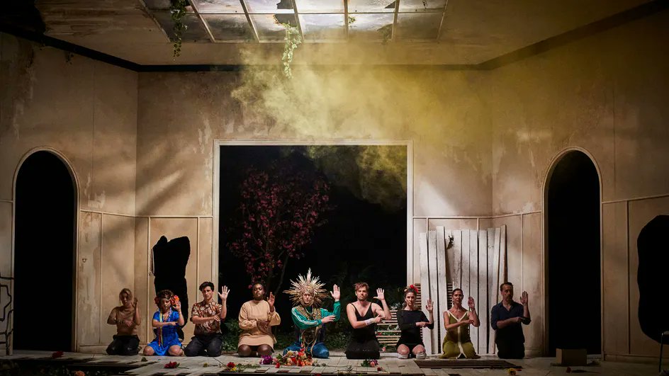 Avec la cérémonie théâtrale "Un sacre", Lorraine de Sagazan met en avant "le tabou de la mort" #theatre @TGPCDNStDenis #Covid