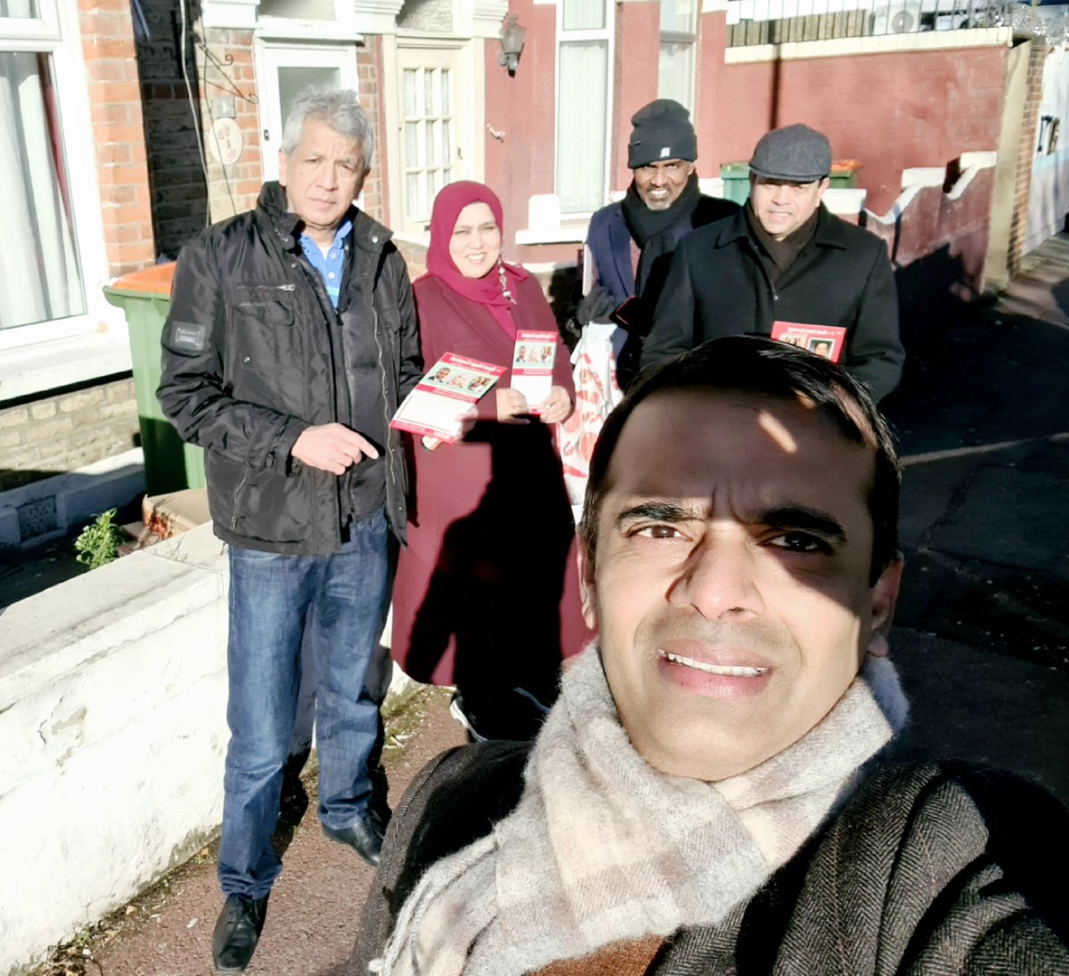 JunadAly's tweet photo. Early Afternoon Labour Party Comrades, local Councillors and GLA @unmeshdesai were at Doorsteps @Eastham Centeral Ward speaking to residents,having feedback and to listen concens of the residents.
#LabourDoorSteps
#WeLabour🌷
@UKLabour
@LondonLabour
@stephenctimms
@unmeshdesai https://t.co/ClEEWB2Iud