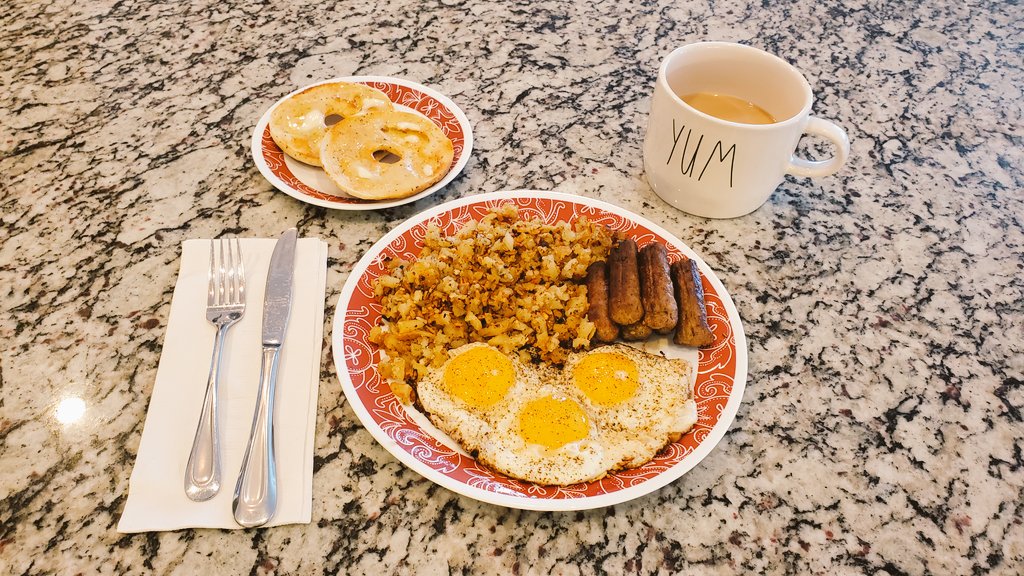 Sidelinecreepin's tweet photo. Good Morning @Patriots Fans!
It's been a while since I posted hearty #GoodMorning content, so without further ado... #BonAppetit #BeatTEN
#PatriotsNation #Patriots #TENvsNE #ForeverNE #BigMacAttack https://t.co/cVCMn8YEWf