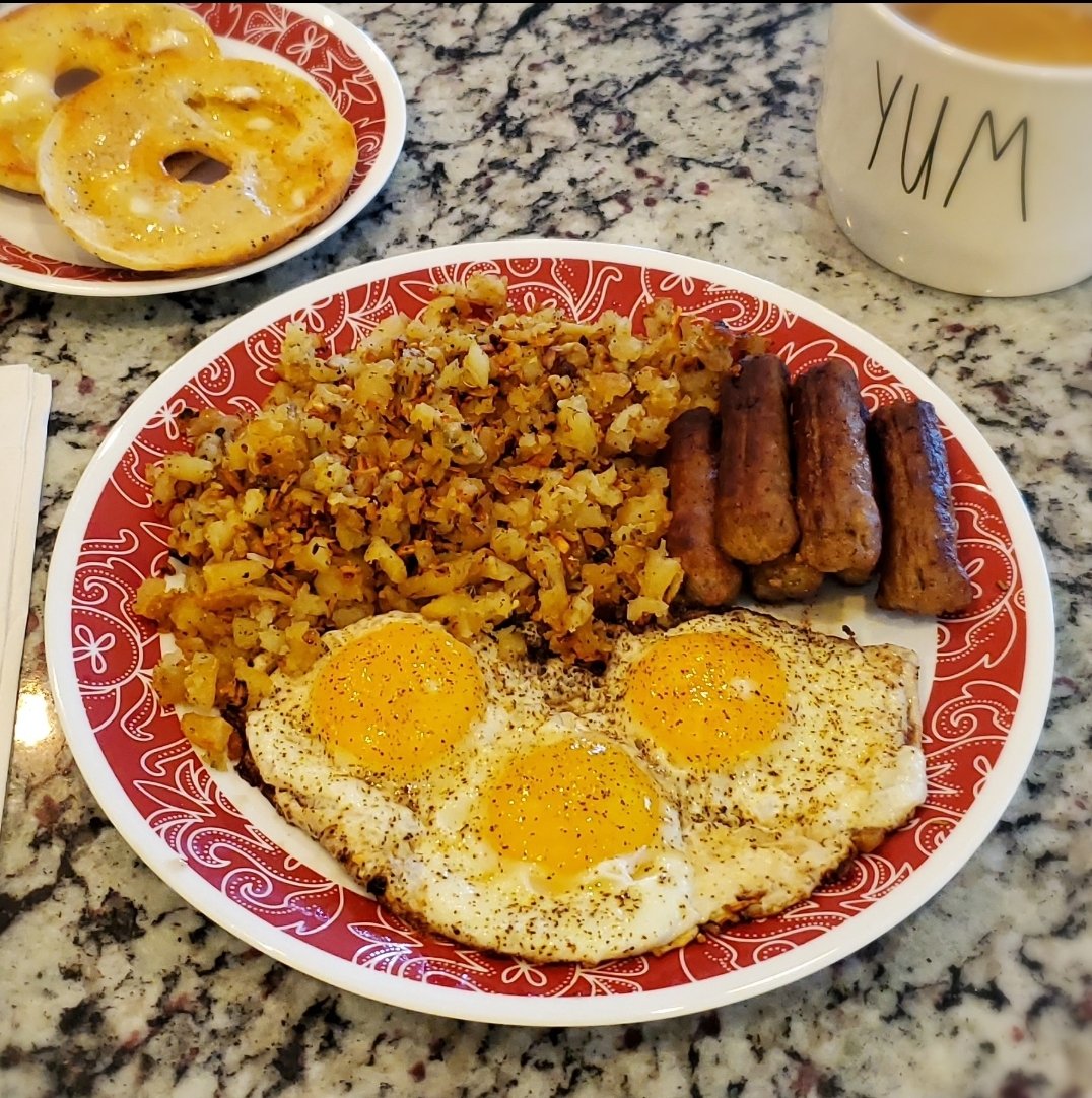 Sidelinecreepin's tweet photo. Good Morning @Patriots Fans!
It's been a while since I posted hearty #GoodMorning content, so without further ado... #BonAppetit #BeatTEN
#PatriotsNation #Patriots #TENvsNE #ForeverNE #BigMacAttack https://t.co/cVCMn8YEWf