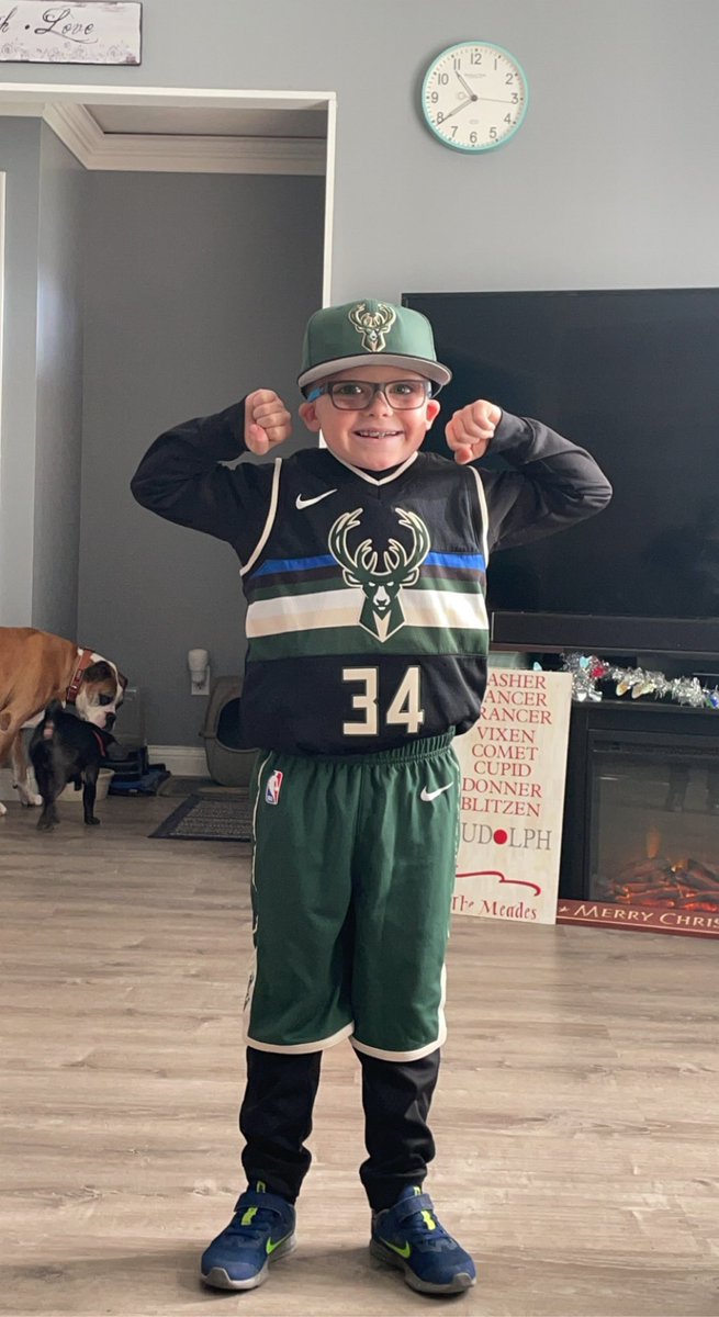 whitneymeade87's tweet photo. Parker loves to watch @Giannis_An34  play basketball!!   He can’t wait to go to the game tonight in Indy!!!  His Christmas wish is to meet @Giannis_An34 and he hopes to see him tonight in Indy vs the Pacers!! GO BUCKS @Bucks https://t.co/C49zpXW7VC