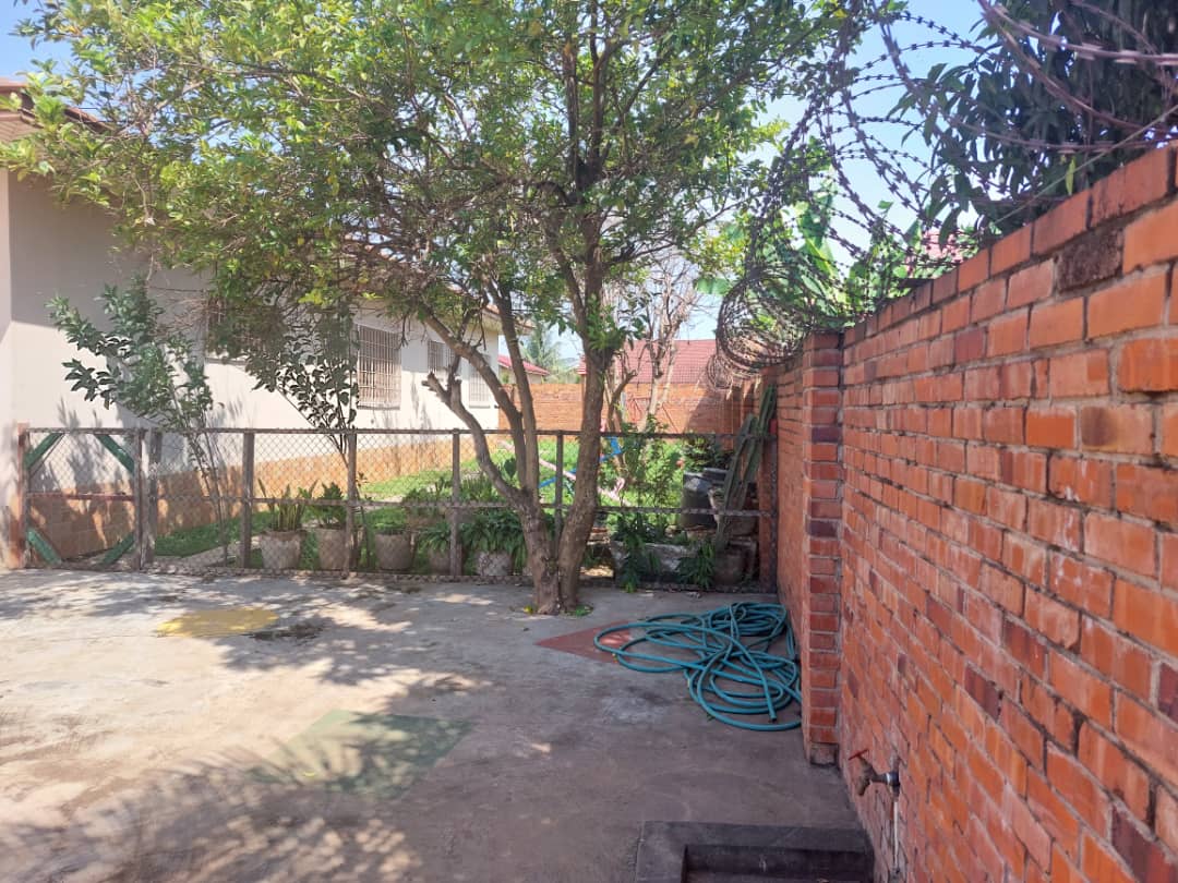 Properties7G's tweet photo. 4 Bedrooms House🏡 For Sale At Tema Community 22
GHC1,045,500
💫Highlights💫 
🔺Red bricks fencing with barb wires
🔺garage
🔺in-house kids playgrounds👫🏼
🔺burglar proofed 
🔺Close to social Amenities like Tema International School📚, Police Station👮🏽, Commercial Facilities 🏬, https://t.co/hVQwX7mLwF