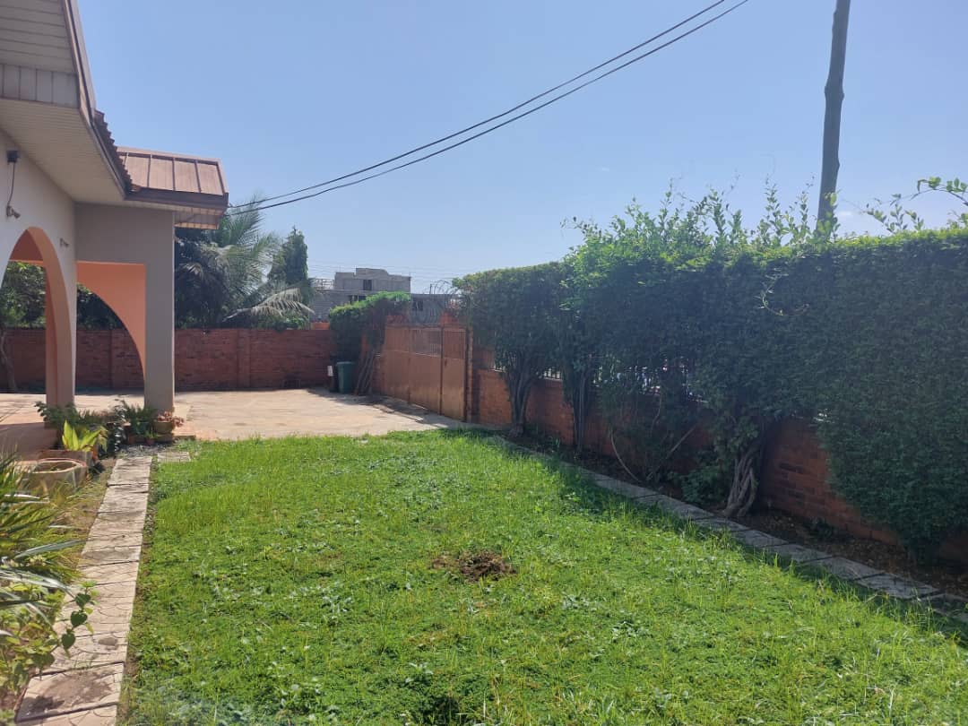Properties7G's tweet photo. 4 Bedrooms House🏡 For Sale At Tema Community 22
GHC1,045,500
💫Highlights💫 
🔺Red bricks fencing with barb wires
🔺garage
🔺in-house kids playgrounds👫🏼
🔺burglar proofed 
🔺Close to social Amenities like Tema International School📚, Police Station👮🏽, Commercial Facilities 🏬, https://t.co/hVQwX7mLwF
