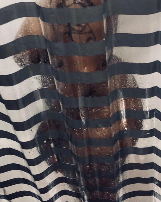 Claim yourself 👩🏽&zwj;🎨🖼  #dafinestcreations #whischynawhye #bodypositivity #ebony #brownskingirl #beauty<a href="/tag/dafinestcreations"class="tags">#dafinestcreations</a><a href="/tag/whischynawhye"class="tags">#whischynawhye</a><a href="/tag/love"class="tags"><span>#love</span></a><a href="/tag/nature"class="tags"><span>#nature</span></a><a href="/tag/follow"class="tags"><span>#follow</span></a><a href="/tag/passion"class="tags"><span>#passion</span></a><a href="/tag/peace"class="tags"><span>#peace</span></a><a href="/tag/life"class="tags"><span>#life</span></a><a href="/tag/art"class="tags"><span>#art</span></a>