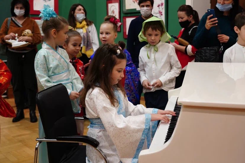 Сегодня по старой доброй традиции школа «Елена-Сервис» провела этот день с нами!

Мы благодарим всех за чудесный праздник!💚