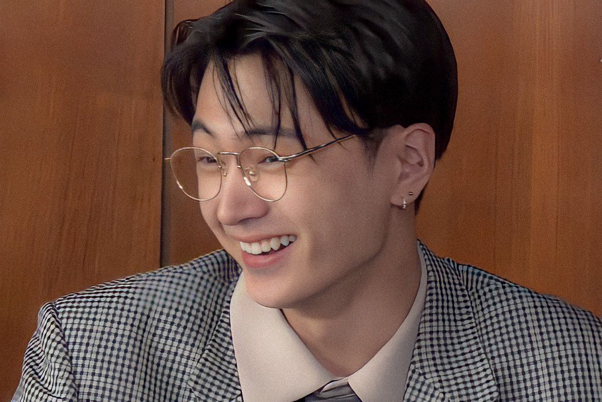 0420MEDIA's tweet photo. this sequence of jay laughing, so adorable, protect him 😭🤏!! #ENHYPEN_JAY #제이 https://t.co/maqxV2ut1G