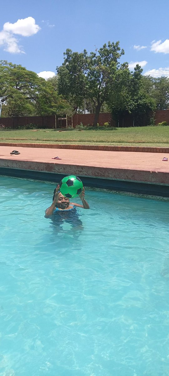 GwiziSoneni's tweet photo. #WaterIsTherapeutic
My first day doing swimming🏊♂️ exercises #ThrowCatchBallExercises in water wasn't that bad & floating was awesome👌
I need to buy a swimming cap that fits my locks😢
#PeopleWithDisabilities do normal things just like You. I'm hoping #PWDs will join me https://t.co/iq7DL8D9qV