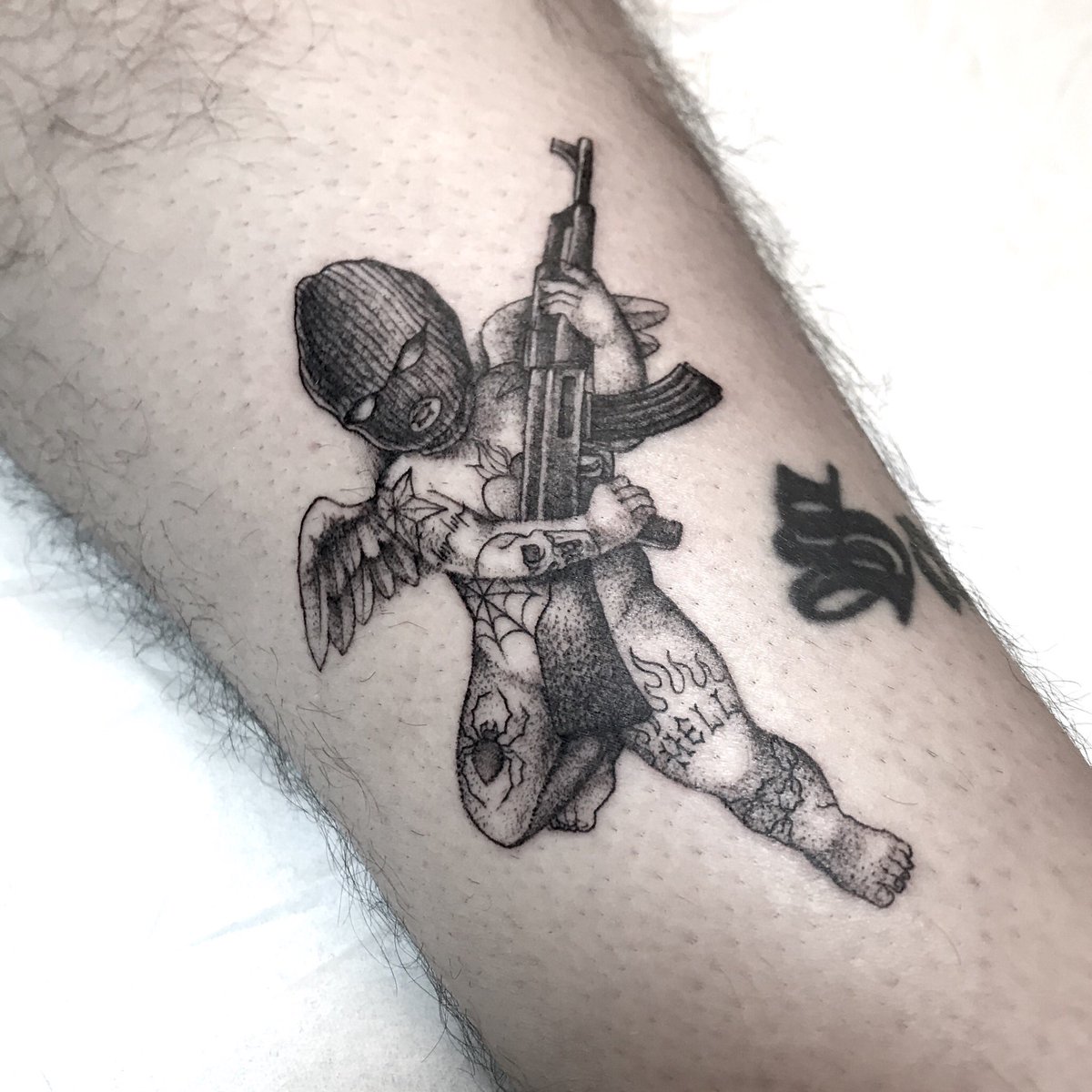 delphie_chu's tweet photo. Check out one of my favorite tattoo project 🖤

Un de mes favoris parmi les tatouages que j’ai eu la chance de réaliser :) https://t.co/44ipPqxsWC