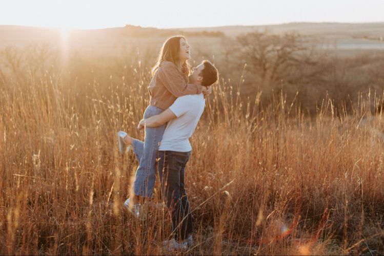 كُنت أعرف الاطمئنان ك كلمة، إلى أن أضاف إليها مجيئكِ المعنى .