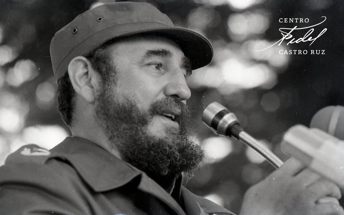 centrofidel's tweet photo. #Fidel:"Siempre he dicho que el mérito de la #RevoluciónCubana está en el pueblo de #Cuba. Sin el pueblo que tenemos tengan la completa seguridad de que nadie hubiera podido hacer lo que ha hecho Cuba. El mérito nuestro fue creer en el pueblo, tener fe en el pueblo". #FidelVive https://t.co/uL5DTXqTPT
