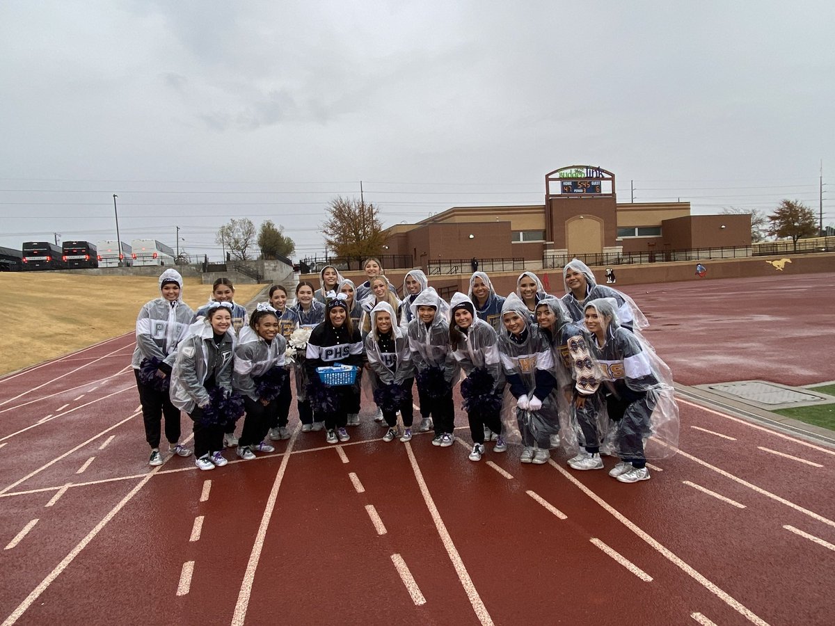 CheerProsper's tweet image. WE DID IT!!! @ProsperEaglesFB 🏈 moving on to ROUND 4! ELITE 8 in the STATE!!! Quarterfinals let’s gooooo🙌🏼
girls spent over 13 hours in a bus yesterday, braved the rain and cold 🥶BUT it was so worth it to be there to see our boys bring home the W! #TheShip #GoldBallSZN #8left