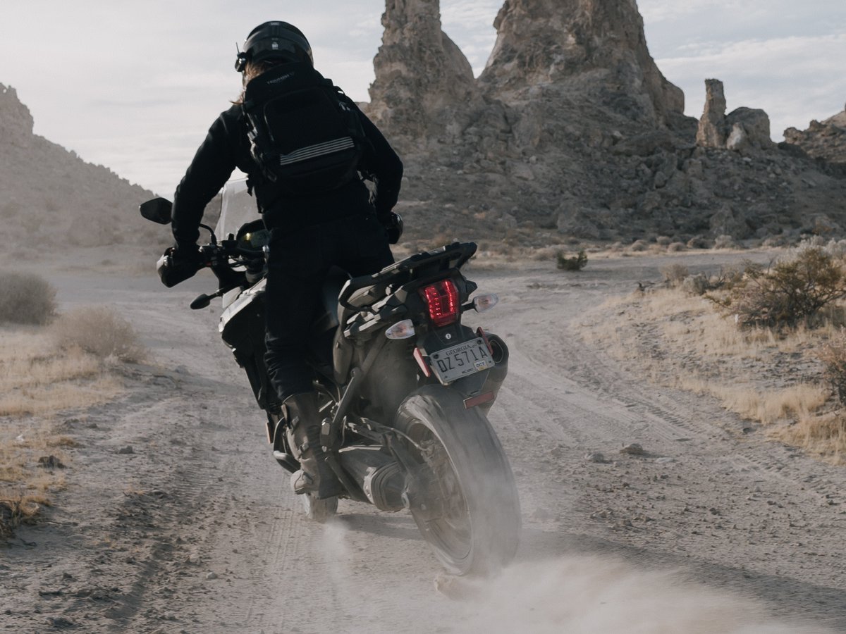 CardoSystems's tweet photo. #SlidingSunday with the Scrambler Brothers having some desert fun

📸: IG: @scramblerbrothers
🎧: #PACKTALKBold

#Cardosystems #AskForCardo #ADV #triumphmotorcycles https://t.co/s845KFPQVq