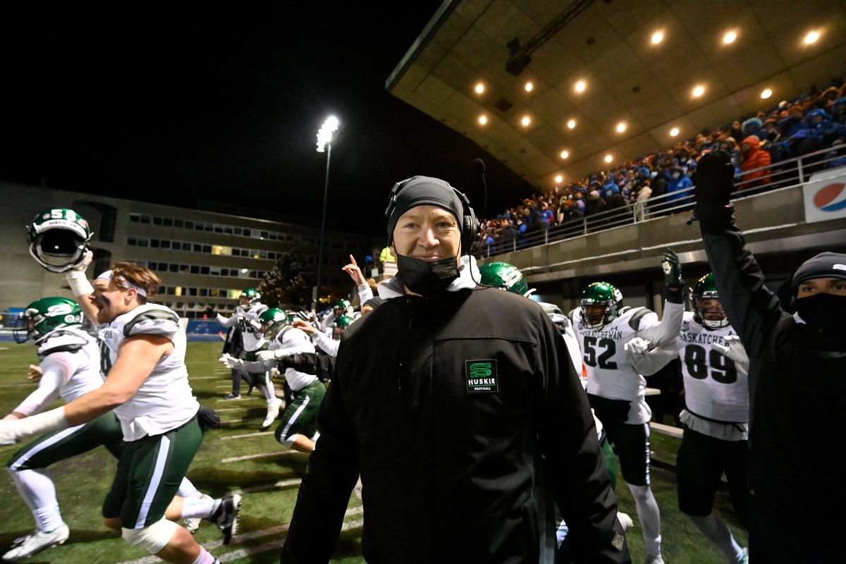 skhuskies's tweet image. That feeling when you realize you've punched the program's first ticket to the Vanier in 15 years...

#HuskiePride | #UteckBowl