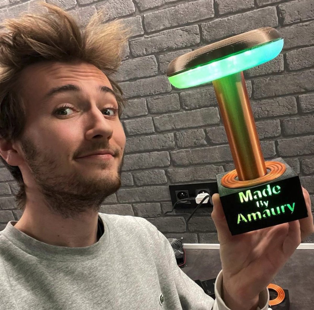 {ATELIERS #MFP21} Venez à l’atelier d’#impression3D électronique et fabriquez votre lampe en forme de bobine Tesla. <a href="/MadebyAmaury/">Amaury</a> 
#mfp21 #makers bit.ly/319Cfix