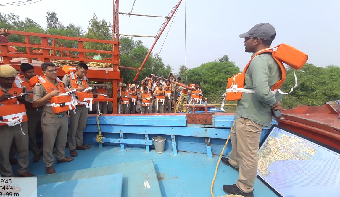 jd_pati's tweet photo. ‘He who sweats more in training bleeds less in battle’ #Patton
Field Exposure of Forest Range Officer Trainees from Tamil Nadu Forest Academy to @dfomangrovefdwl
#Gahirmatha #Marine #Wildlife_Sanctuary #Sea_Turtle #Patrol #Wildlife #Conservation #Ranger #Field #Training https://t.co/h7pQAYYjte