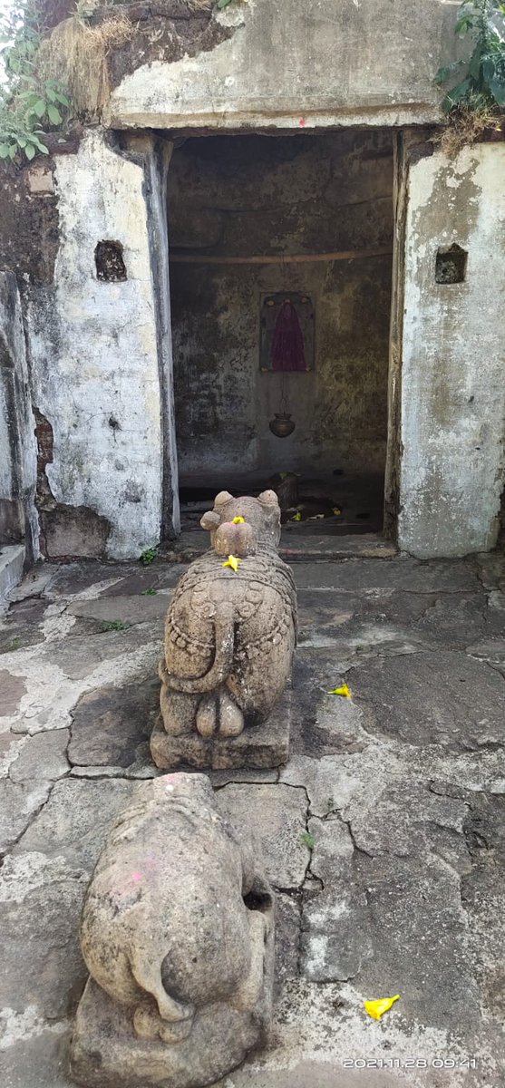 alpharay63's tweet photo. Maakni village near Bodeli....village full of ancient temples and Stepwells....sadly nothing is preserved
#IncredibleIndia
#IncredibleTemples
#travelphotography
#travel https://t.co/WU994zbUeH