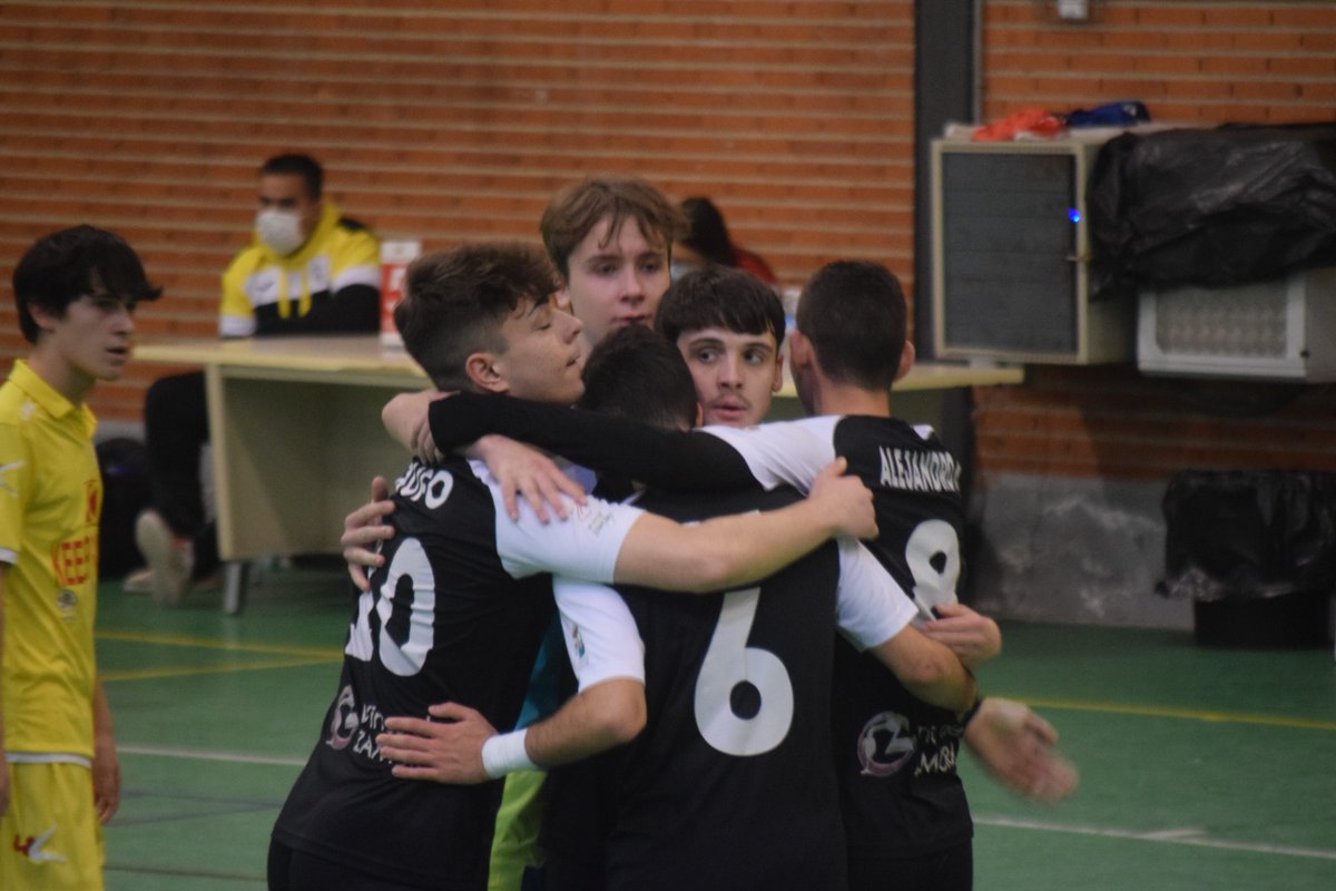RiverZamoraFS's tweet photo. 🏆DIVISIÓN DE HONOR JUVENIL🏆

 💥River @alimentoszamora 🫑 5-4 @LugoSalaJuvenil
 
Aritz⚽️
Alejandro⚽️⚽️
Bibi⚽️
Merchy⚽️ https://t.co/snuV2LiCor