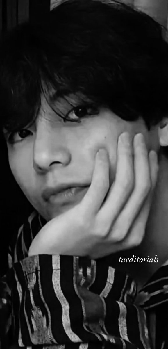 taeditorials's tweet photo. Beautiful angel

~#V #방탄소년단뷔 https://t.co/vPuaMwfTxx
