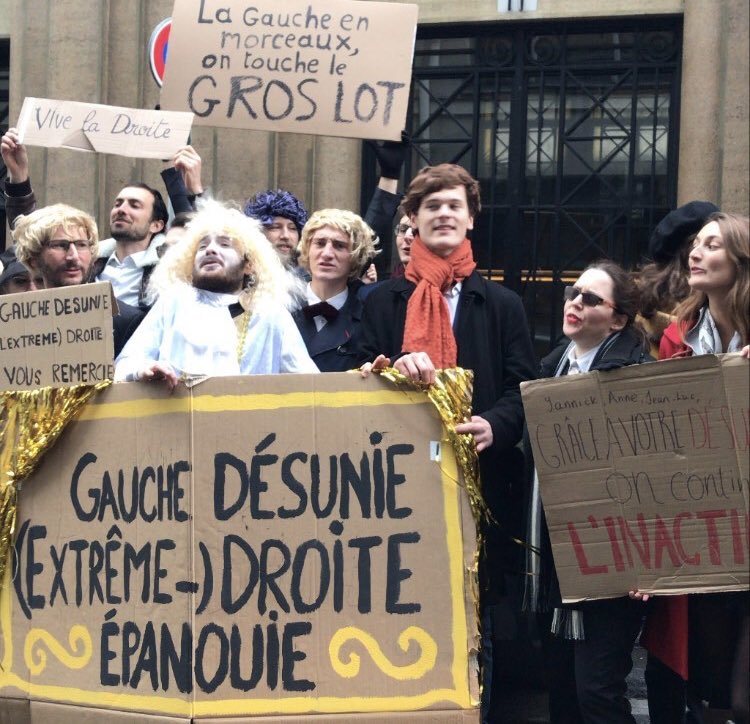 coline_serra's tweet photo. Le 16e arrondissement s’est déplacé devant les sièges de la @FranceInsoumise du @partisocialiste et de @EELV_Paris pour remercier la gauche d’être désunie ce dimanche ⤵️ https://t.co/sHqApKGH8v