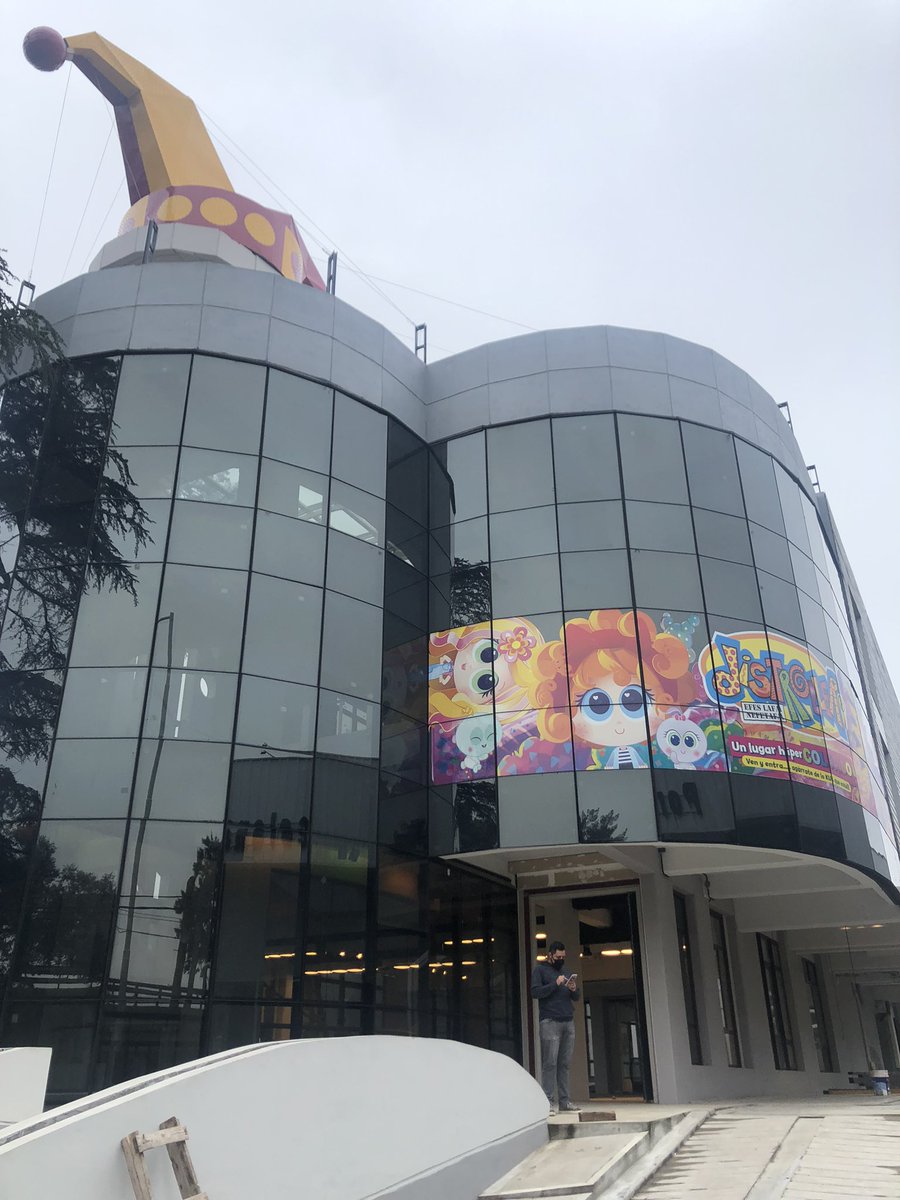 Este fin de semana se inauguró la juguetería más grande de Argentina y la 3ra del mundo. Es de la cadena #Kinderland, tiene más de 4.000 m2 en 4 pisos de pura diversión y está en Parque Leloir.