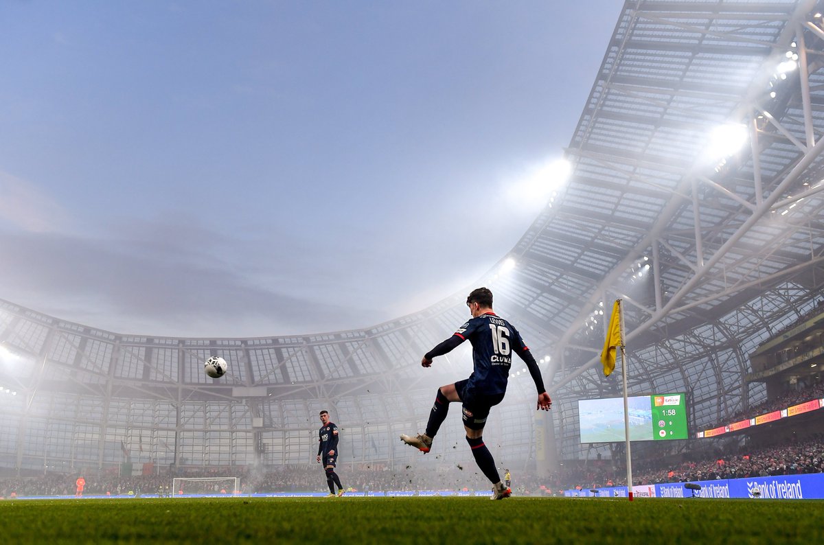 IrelandFootball's tweet photo. What a shot by @sportsfile 📸

Pat's have controlled much of the possession so far but Bohemians have created the better chances 👏

20' @bfcdublin 0-0 @stpatsfc 

#LOI | #FAICup | @ExtraSportIre https://t.co/1Fz5ByWevL