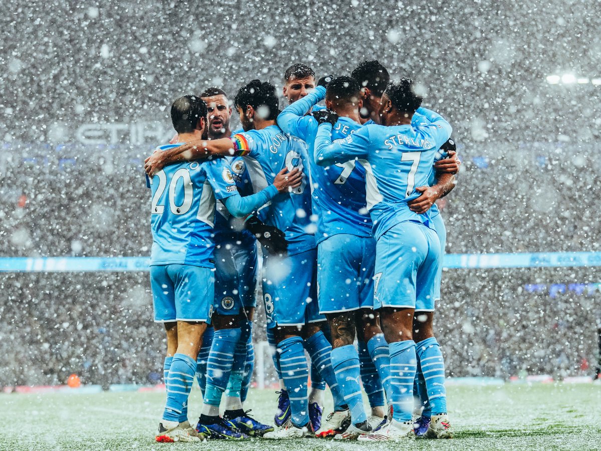 ManCity's tweet photo. Success in the snow! ❄️

🔵 2-1 ⚒ #ManCity https://t.co/9o3NJQYuYX