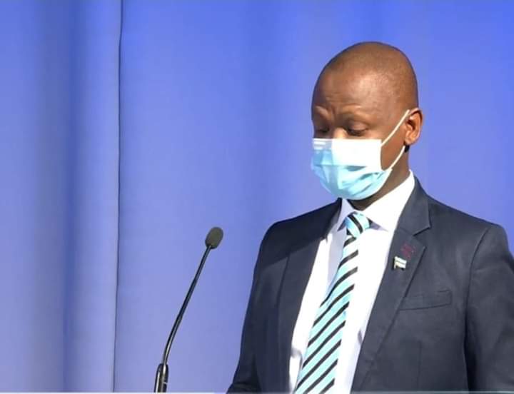 DumaFMRadio's tweet photo. BOTSWANA RECORDS 15 MORE CASES OF OMICRON VARIANT
* The country has now recorded a total of 19 cases of the Omicron COVID-19 variant.
Minister of Health and Wellness - Dr. Edwin Dikoloti
#QualityAtSource
#MoreTalkMoreMusic https://t.co/5kQNOjijjo