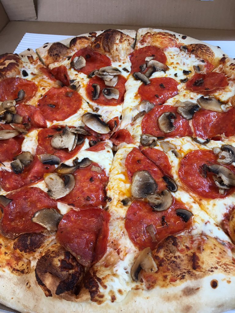 Lighthouse Pizza on 74th and Pacific is currently closed due to kitchen maintenance. We hope to reopen for dinner service later this evening. We apologize for any inconvenience.