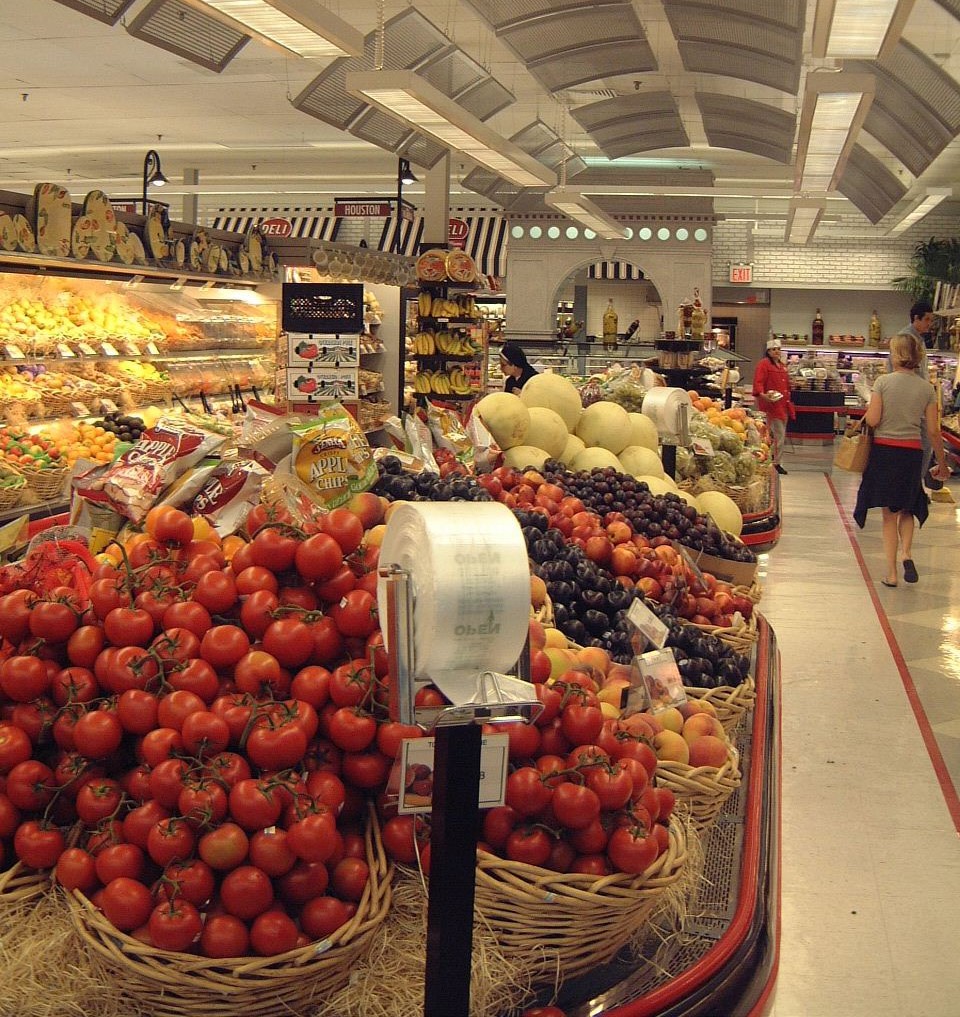 Let them eat cake: Bleecker St. supermarket owner, locals want answers from N.Y.U. on key food source’s future thevillagesun.com/let-them-eat-c…