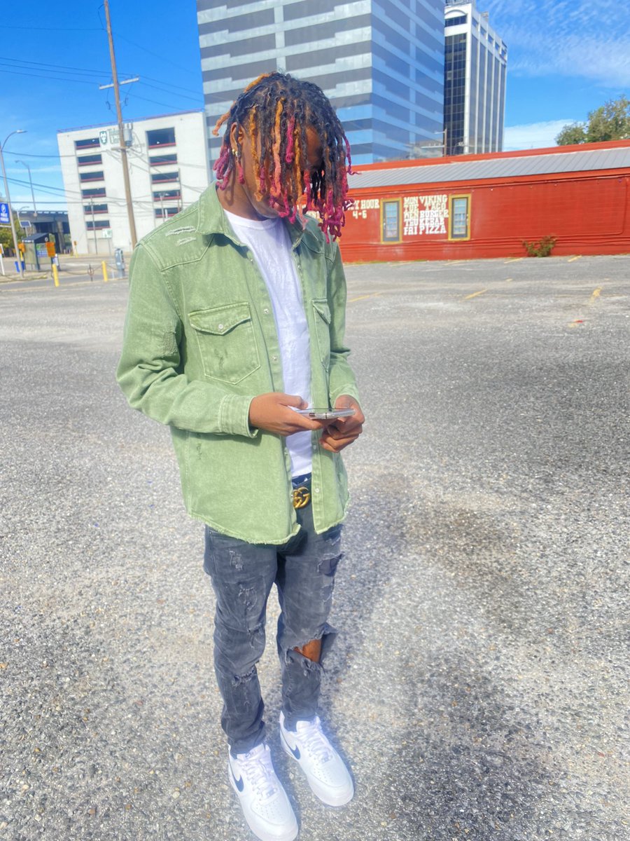 raqqwrld's tweet photo. Rap niggas know they my sons thinking bout moving to Phoenix #BayouClassic2021 #LLA https://t.co/B6nmOki8UN