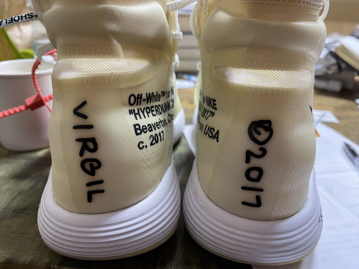 Shoelife2012's tweet photo. Nike のOff WhiteのデザイナーのVirgil Ablohが亡くなった。私は一回しか会った事がないが、その時にスニーカーに遊び心を入れてもらった事を思い出す。とても感じ良く気さくな人であった。お金も持っていたと思う。それでも人は死ぬ時には死ぬ。大切なのは健康。早すぎる人生であり、残念である。 https://t.co/XcuWM3ssF4