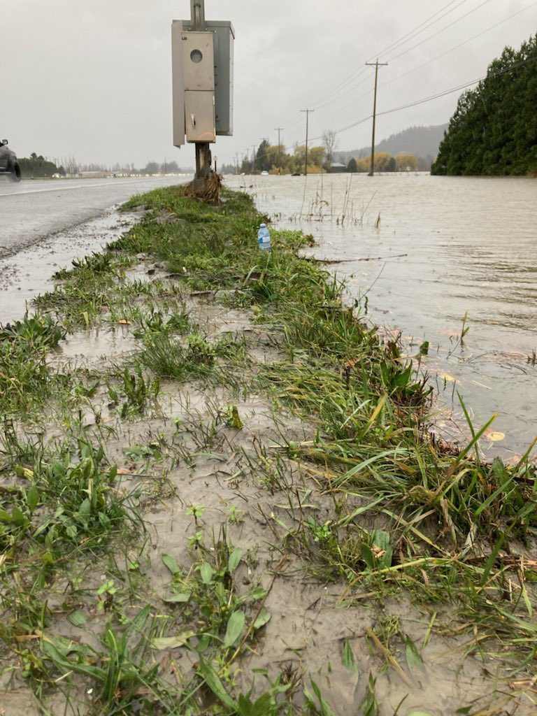 ADVISORY - Water is rising fast on #BCHwy1 - Whatcom to Yale Road.  This is a look of the area east of #Abbotsford. Currently open with travel advisory in effect but this route could close at anytime this afternoon. 
Check DriveBC.ca 
<a href="/DriveBC/">DriveBC</a> #BCflood #BCstorm