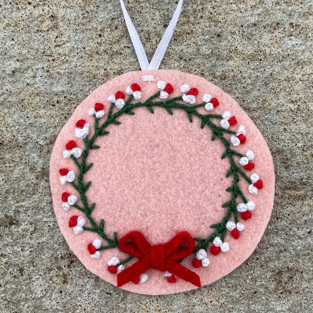 ImperfectionsN's tweet photo. "How wonderful it is to be able to write someone a letter!"
(Haruki Murakami)

Hidden at the @uspostalservice office in Normanna, Texas.

#embroidery #craftinpublic https://t.co/Jkrjrp2jw2