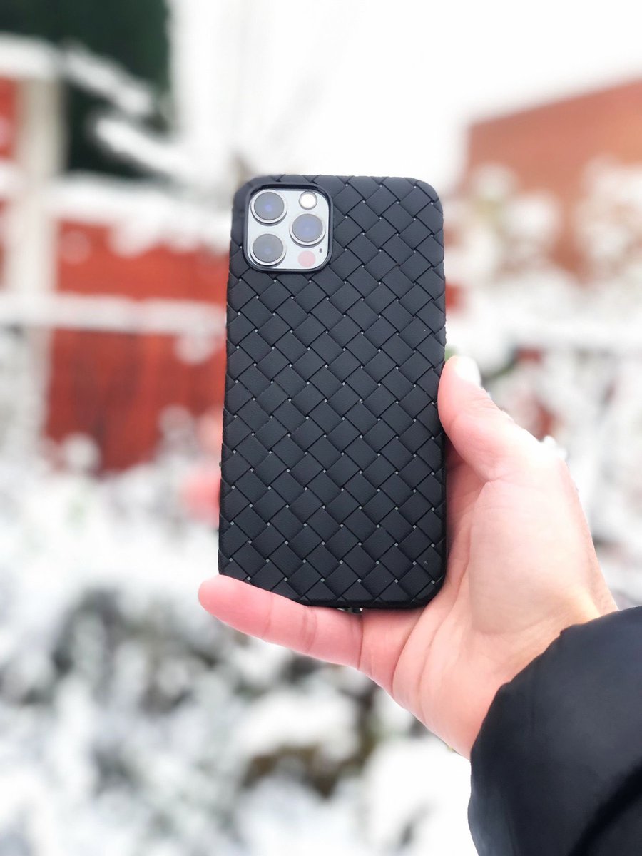 eklickofficial's tweet photo. ❄️ Snow day, quick pic of our Black Mesh Case for IPhones
.
.
.
#iphone #apple #phonecase #blackcase #phonecover #meshcase #snow #BlackFriday #Christmas #MondayMotivation #MondayMorning #eklick https://t.co/WYGgbb5Oky