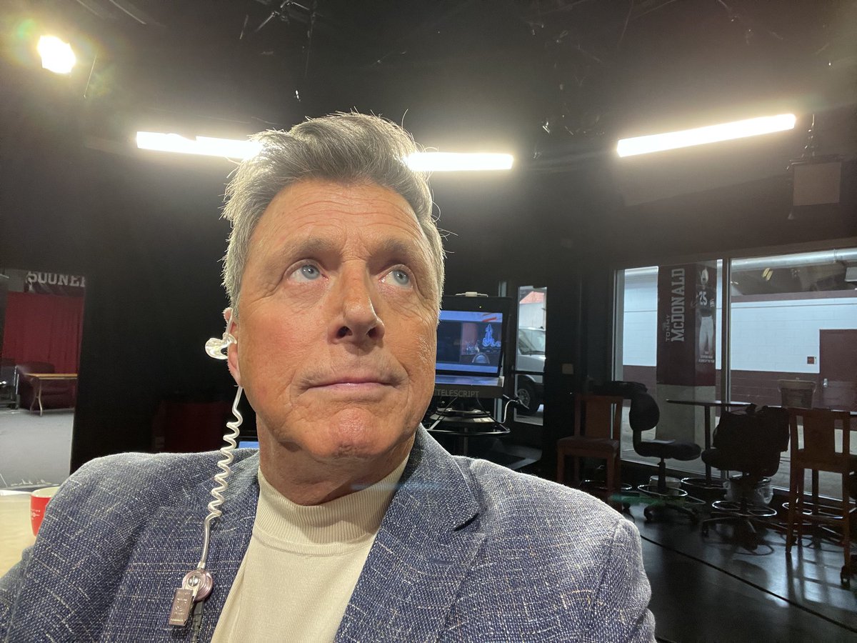 DeanBlevins's tweet image. For first time in 25 yrs of taping OU head coach show on Sundays, was told At showtime Lincoln Riley would be 3-4 hrs late. Now, complete no-show, confirming he’s SC bound. #Sooners have been askew from early in Baylor week. Disastrous - Recruiting. Commits. SEC. #Sooners @news9