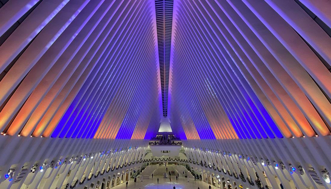 _WTCOfficial's tweet photo. The #OculusLights are shining blue and gold tonight to celebrate the first night of Hanukkah.
#WorldTradeCenter #CelebrateWTC #HappyHolidays #NYCHolidaySeason https://t.co/kpNyNalWbm