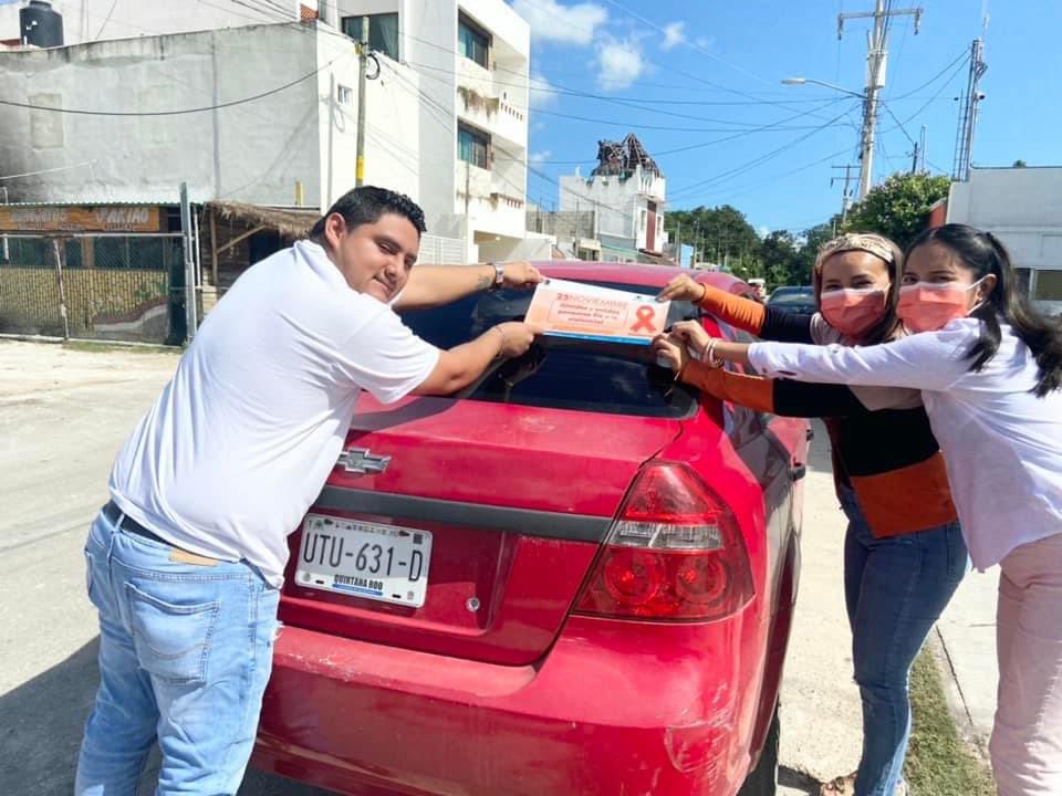 yennylopezqroo's tweet image. 🎗En el IQM delegación #Tulum seguimos realizando acciones encaminadas a generar conciencia y visibilizar la violencia contra mujeres y niñas, por tal motivo el día viernes 26 de noviembre colocamos microperforados a vehículos con el objetivo de llevar el mensaje a más personas.