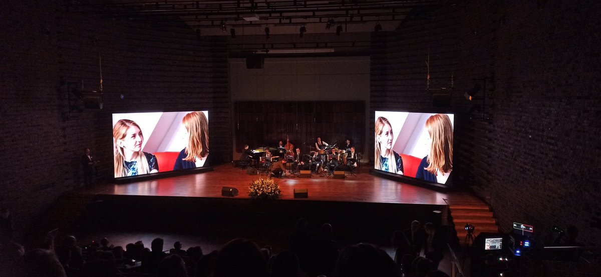 juspelc's tweet photo. Gala Młodych Talentów z Madzią i wyróżnienie za naszą działalność w #Innspace w kategorii Sukces w zakresie innowacji! https://t.co/3AFWOIlWLk