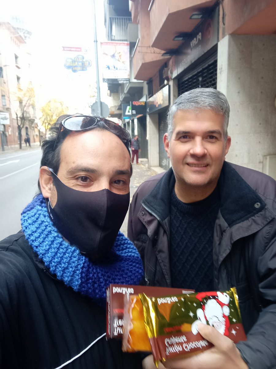 EsplaiDiana's tweet photo. Comenzamos la campaña "Cap infant sense torró". El turrón como elemento cohesionador e integrador, además de estar buenísimo.
Puedes comprarnos tu tableta hasta el día 17 de diciembre. Luego los daremos en los 2 Tiós Solidaris. Gràcies!! 🎯 #magicnadal #ladiana #ninguenrera https://t.co/GuexVy6xEX