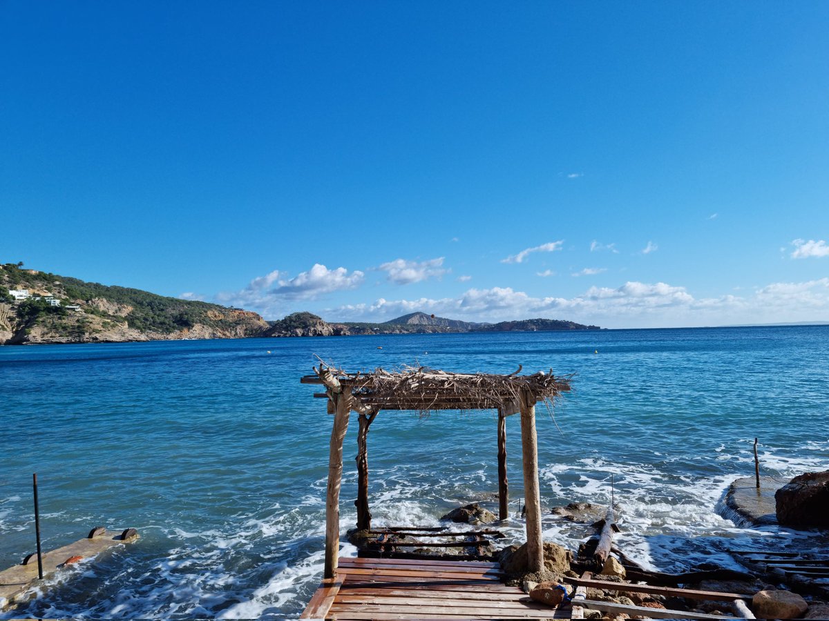 PaulaHsAn's tweet photo. Avui de matí he trobat aquest lloc tant extraordinari. Gràcies al meu canvi de vida estic descubrint llocs màgics i racons preciosos de la meva estimada illa. Ja no és un canvi, ara ja és un hàbit... Keep on working! 
8,7 Km = Dia productiu @EFsaludable_UIB #22121_uib https://t.co/8uBC17eQj7