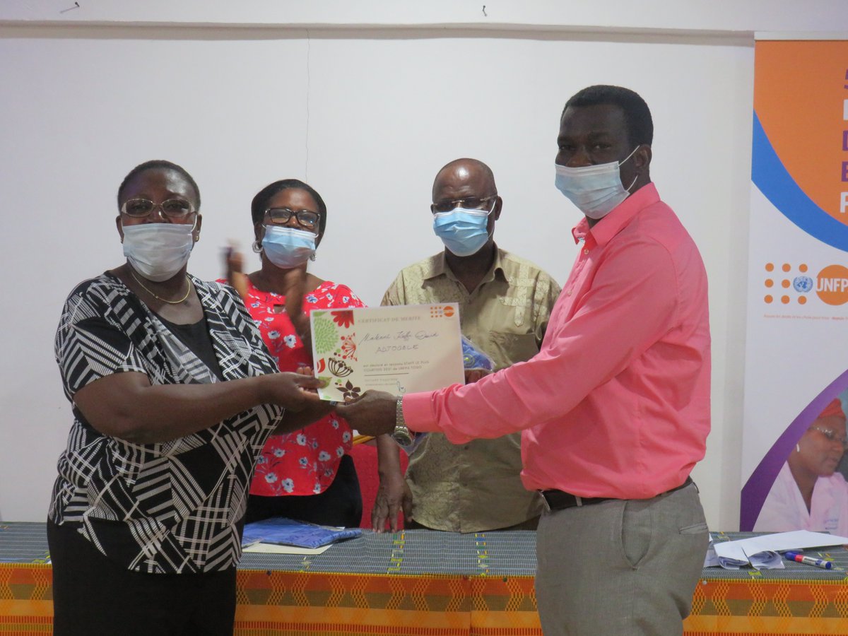 UNFPA_TOGO's tweet photo. David ADJOGBLE est déclaré champion de la courtoisie et @knestor26 est reconnu champion de l’innovation de l’année 2021.
Un prix spécial de leadership a été décerné à @JosianeYaguibou  RR de UNFPA Togo
Ces distinctions marquent l’engagement de ces staffs à la mission de UNFPA. https://t.co/VKWbraCFKP
