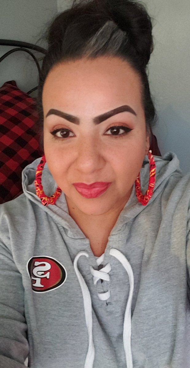 Redngoldqueen49's tweet photo. Game ready!!! https://t.co/XlWVJ7vpsL