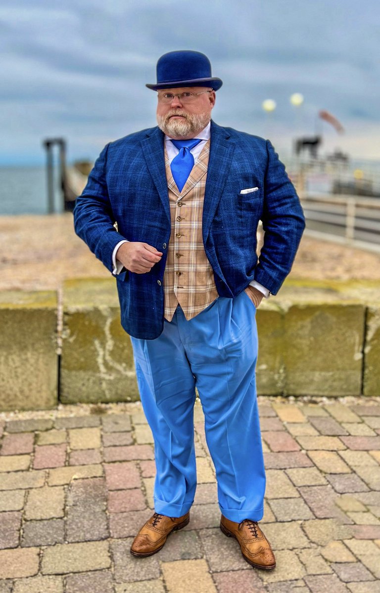 TheBigSartorial's tweet photo. A Sartorialist in the beginning stages of pinstripe withdrawal with only his tightly tied tie keeping him from full Sartorial Tremens 
#Suitup #sartorial #dapper #bespoke #suit #suits #suitandtie #menswear #necktie #mensstyle #mensfashion #mensstyle #mensfashionblogger https://t.co/qPO6Pv8DV0