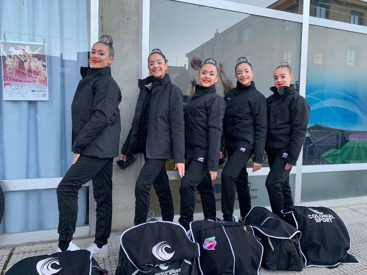 Muy orgullosos de nuestras cadetes base, que finalizaron el Nacional en 9a posición de un total de 125 conjuntos. ¡A por nuevos retos! 💪🏼 #TeamColonial 🖤🦢 #ColonialSport