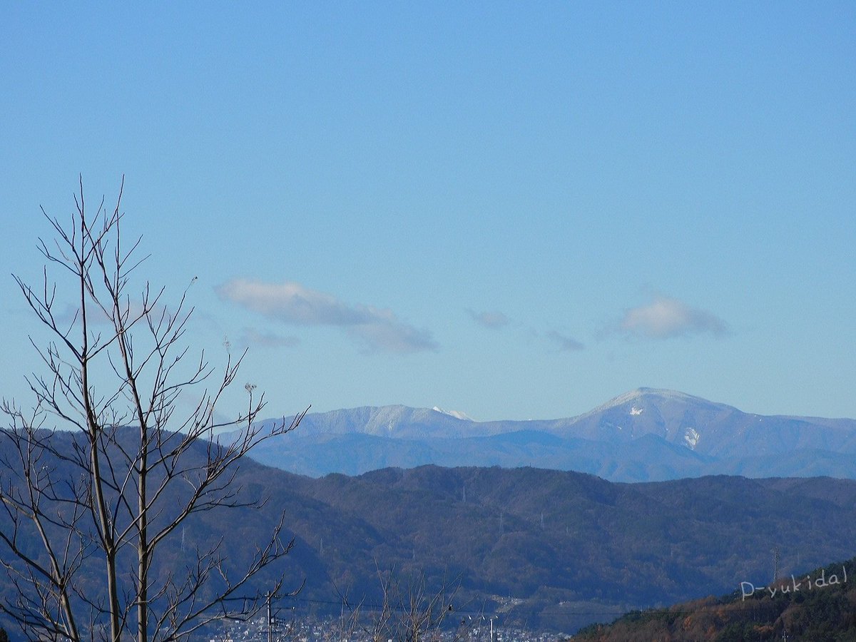 昨日は寒かったけど空気は澄んでいたので、いつも霞んで見える遠くの山もわりとはっきり見えました😊。 おはようございます。新しい一週間が始まりました。今週もよろしくお願いします🙇‍♀️ さらに寒く