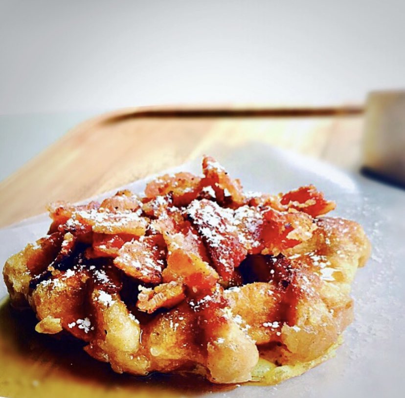 gsdreams's tweet photo. We’re putting a new spin on #NationalFrenchToastDay with our French Toast Waffles, topped with bacon 🥓 and drizzled with Maple Syrup 😋
#getgreenfields #getwaffled #wholegrain #vanillawaffles #liegewaffles https://t.co/M2yw4celCs