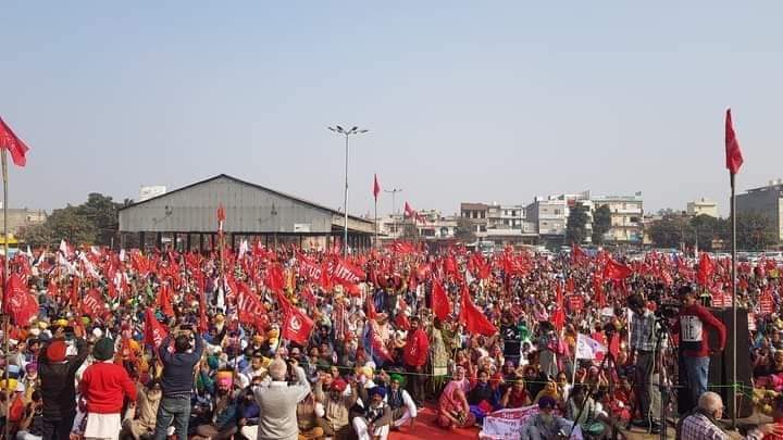 SDey83's tweet photo. The Punjab Bachao Sanyukt Morcha (#PBSM) comprising of 35 #Left wing mass organizations of employees, laborers, farmers, women, youth and students, held a grand rally on November 28, 2021 in Ludhiana. https://t.co/1ANduPQCvV