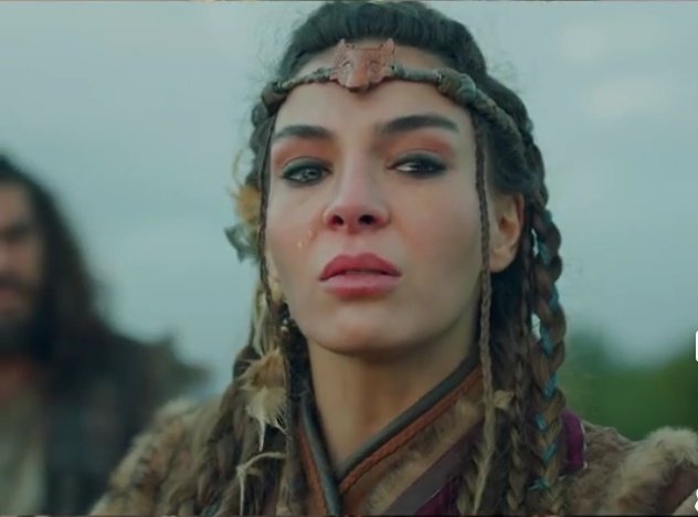 Son zamanların en iyi kadın oyuncuların ilk 3 sırasında bana göre Ebru Şahin